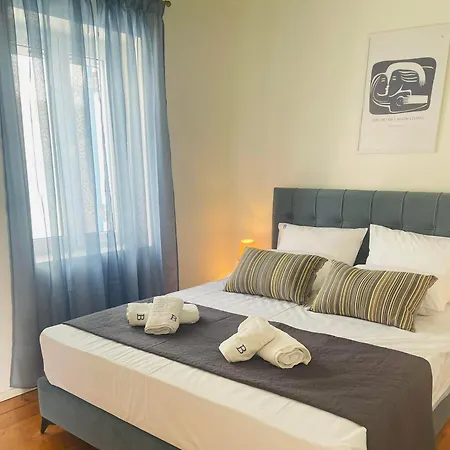 Infinity Blue House * 斯基亚索斯镇